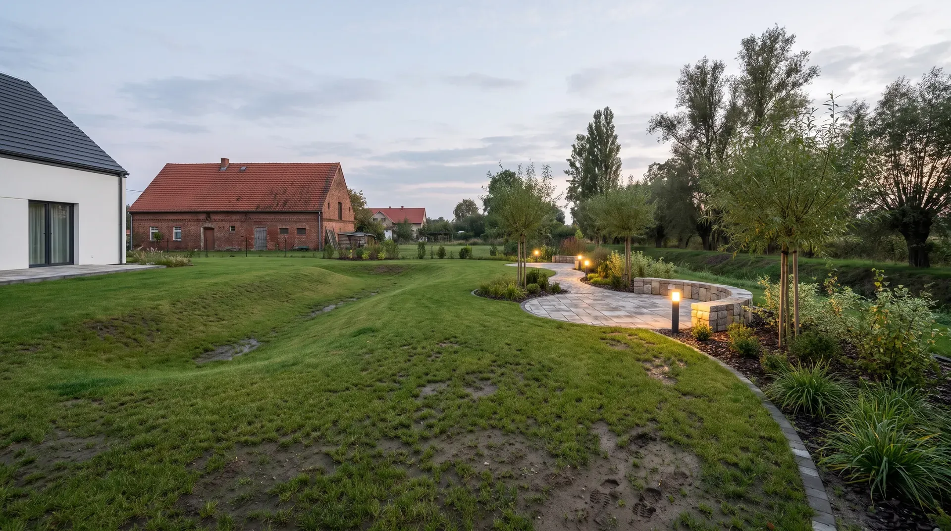 Gotowy ogród rodzinny przy nowym domu we wsi w dolinie Odry pod Wrocławiem